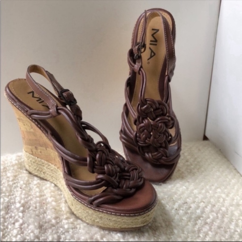 🍂MIA BROWN WEDGED SANDALS SIZE 8.5